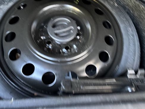 Used 2017 Chevrolet Equinox LT w/ Convenience Package image 32