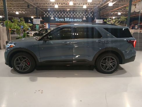 Used 2025 Ford Explorer ST-Line w/ Premium Package AWD/4WD image 9