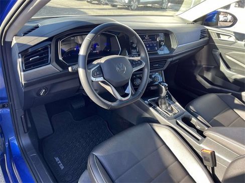 Used 2023 Volkswagen Jetta SE w/ Panoramic Sunroof Package image 11