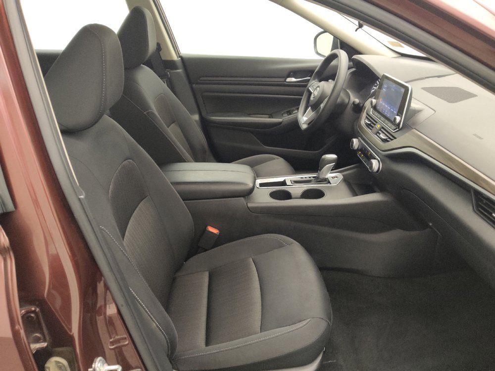 Used 2025 Nissan Altima 2.5 SV FWD image 21