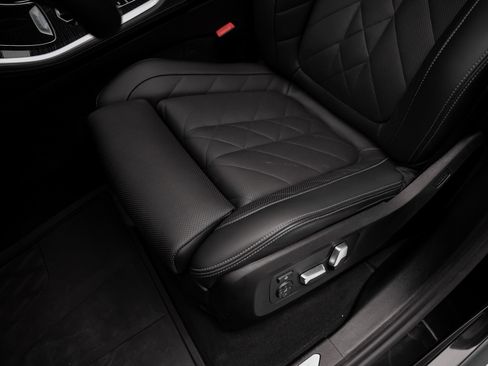 Used 2025 BMW X5 sDrive40i w/ M Sport Package RWD image 63