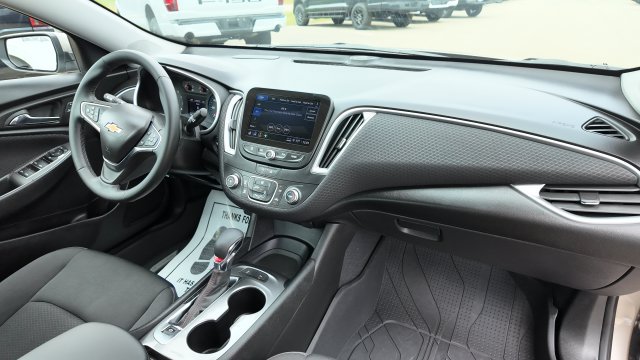 Used 2025 Chevrolet Malibu RS FWD image 16