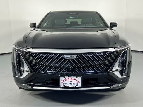 Used 2024 Cadillac Lyriq Luxury AWD/4WD image 2