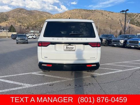 Used 2024 Jeep Wagoneer L Series II w/ Flexible Seating Group AWD/4WD image 5