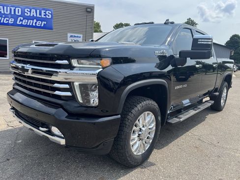 Used 2023 Chevrolet Silverado 2500 High Country AWD/4WD image 2