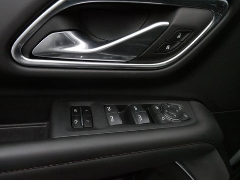 Used 2024 Chevrolet Suburban High Country image 19