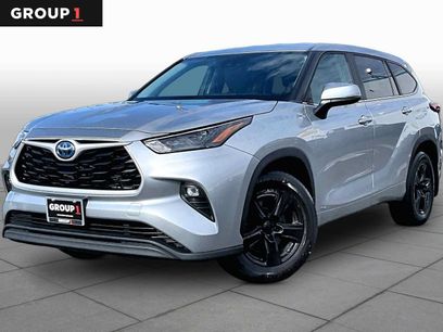 Used 2023 Toyota Highlander LE