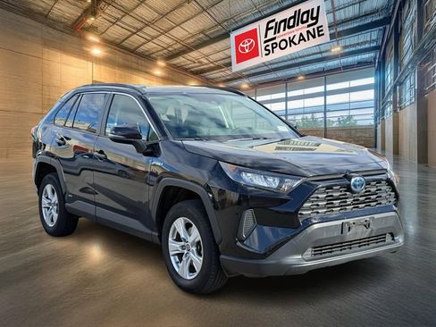 Used 2019 Toyota RAV4 LE w/ Carpet Mat Package image 3