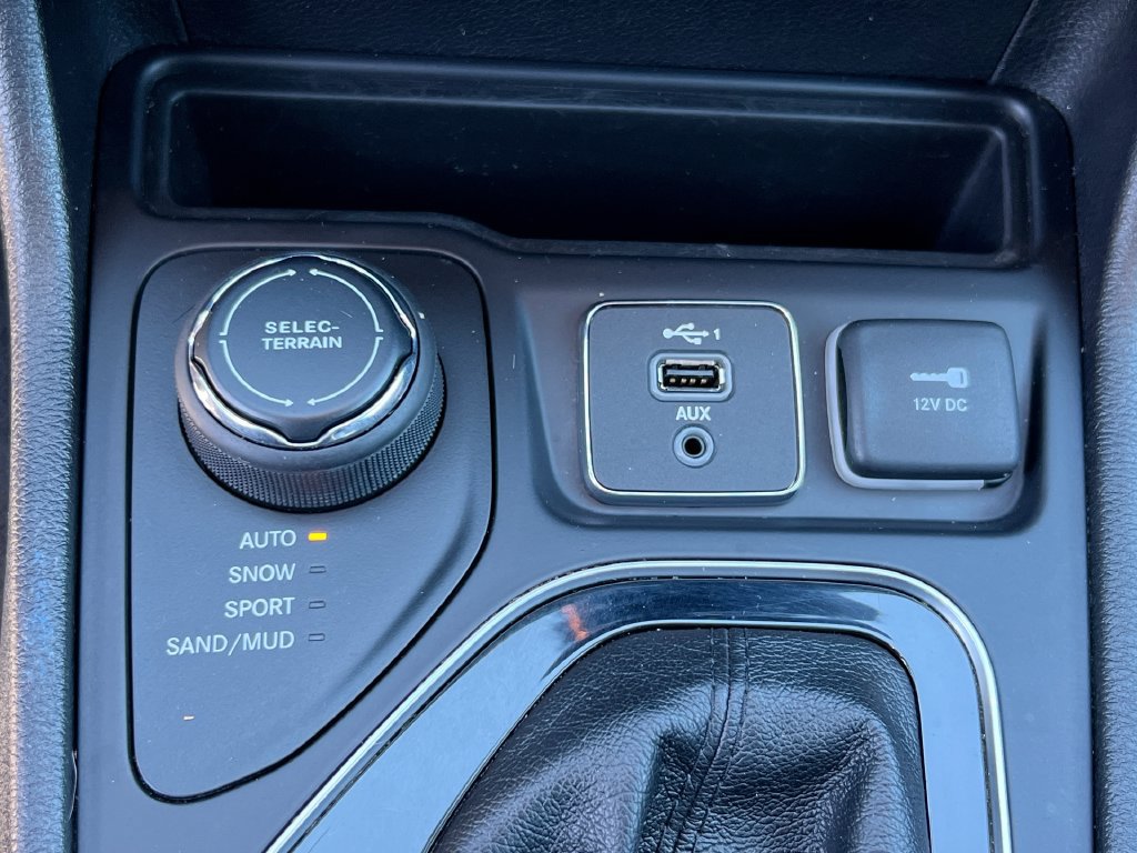 Used 2020 Jeep Cherokee Limited AWD/4WD image 35