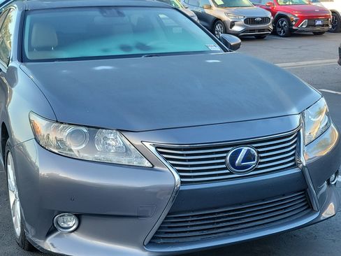 Used 2014 Lexus ES 300h w/ Luxury Package w/Bamboo Trim FWD image 8