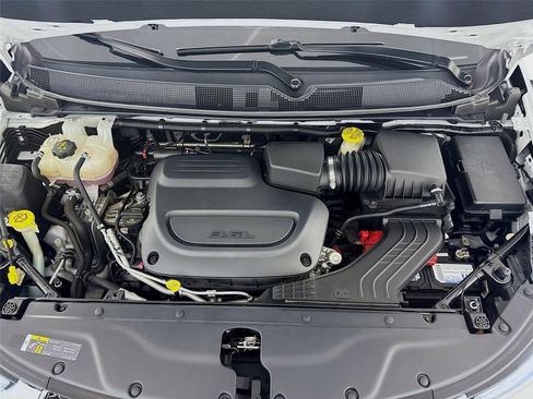 Used 2021 Chrysler Pacifica Touring FWD image 30