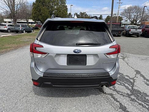 Used 2021 Subaru Forester Premium AWD/4WD image 4