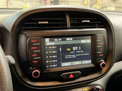 Used 2021 Kia Soul LX image 18