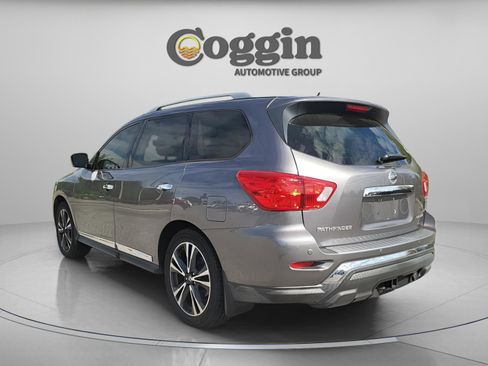 Used 2017 Nissan Pathfinder Platinum image 4