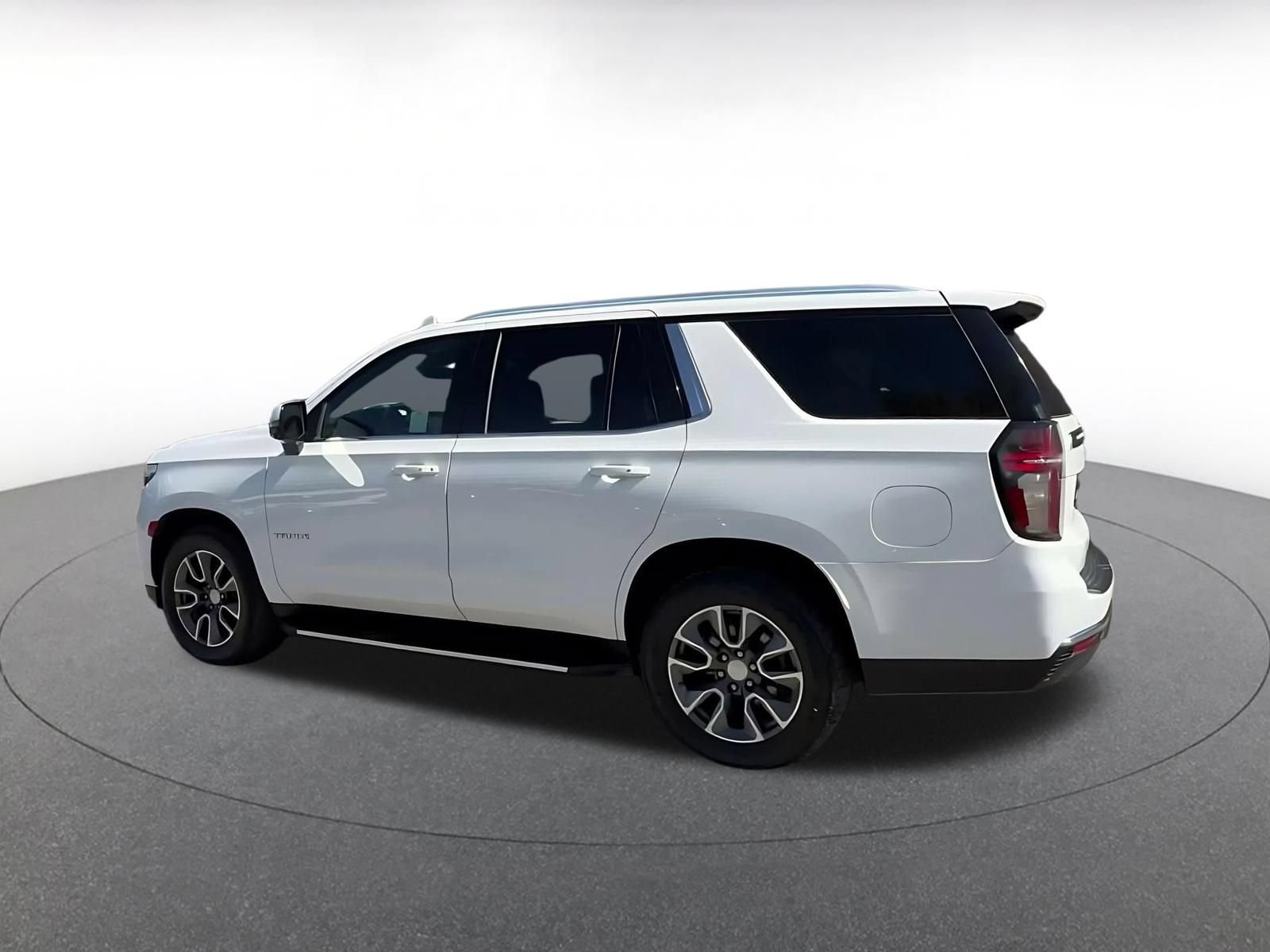 Used 2023 Chevrolet Tahoe LT w/ Luxury Package AWD/4WD image 9
