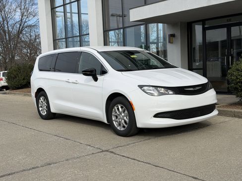 New 2026 Chrysler Voyager LX image 2