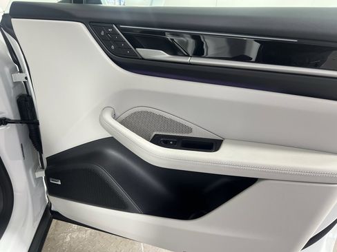 Certified 2024 Porsche Macan 4 Electric image 19