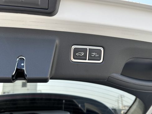 Certified 2024 Kia Sorento SX image 23