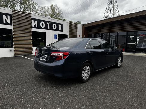 Used 2014 Toyota Camry LE image 5