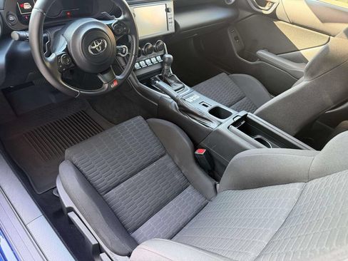 Used 2022 Toyota GR86 w/ ALL Weather Mat Package (TMS) RWD image 10