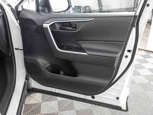 Used 2022 Toyota RAV4 LE AWD/4WD image 40