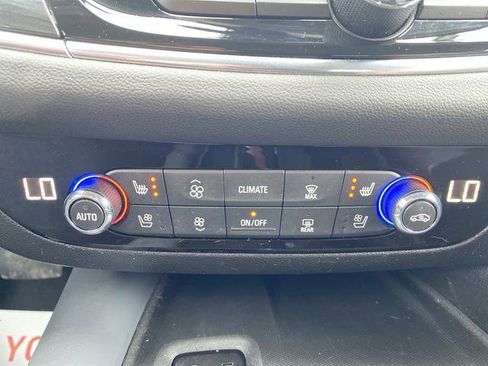 Used 2018 Buick Enclave Premium AWD/4WD image 24