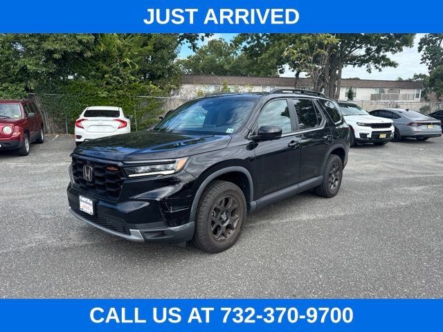 Used 2025 Honda Pilot TrailSport image 1