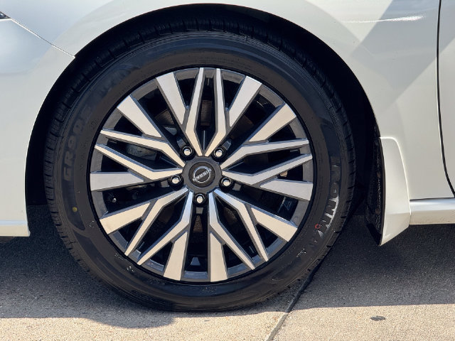 Used 2023 Nissan Altima 2.5 SV FWD image 5