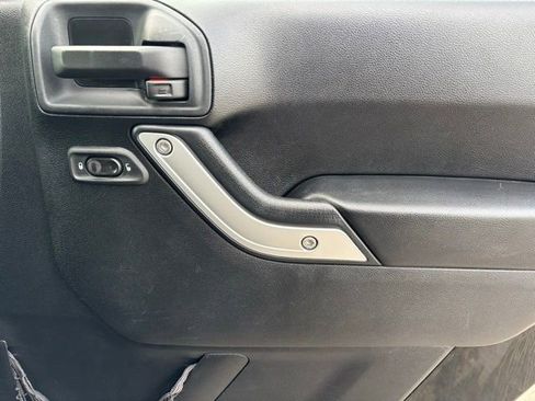 Used 2015 Jeep Wrangler Unlimited Sahara w/ Connectivity Group image 24