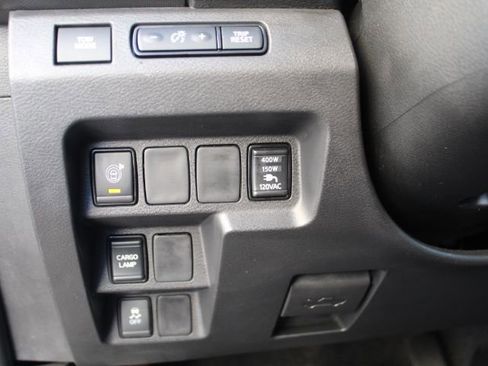 Used 2023 Nissan Frontier SV w/ SV Convenience Package image 16