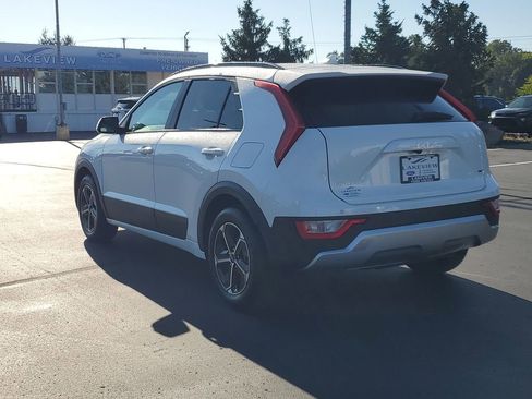 Used 2025 Kia Niro EX image 4