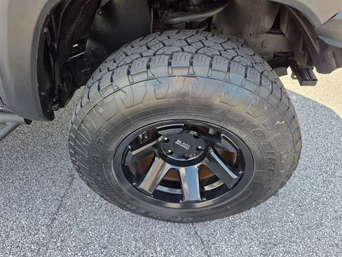 Used 2019 Toyota Tacoma TRD Sport AWD/4WD image 11
