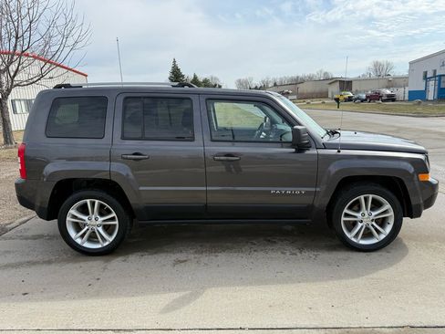 Used 2017 Jeep Patriot 4WD image 4