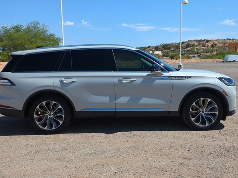 Used 2025 Lincoln Aviator Reserve w/ Illumination Package AWD/4WD image 2