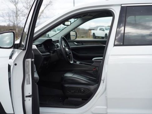 Used 2022 Jeep Grand Cherokee L Limited image 12