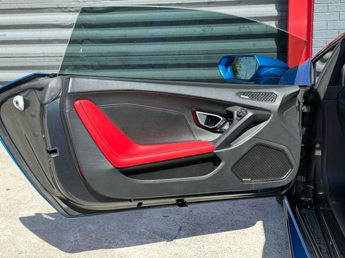 Used 2021 Lamborghini Huracan EVO image 19