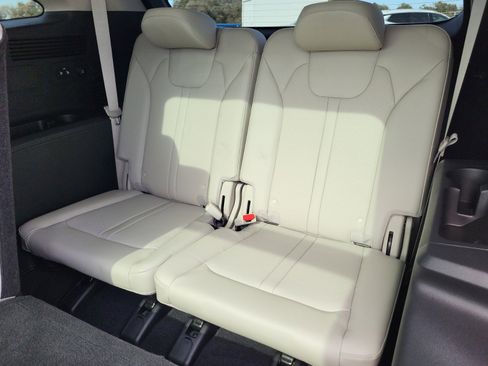 Used 2022 Kia Sorento S w/ Panoramic Sunroof Package image 14