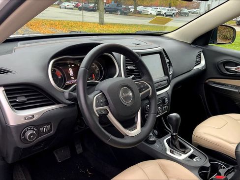 Used 2017 Jeep Cherokee Limited image 17