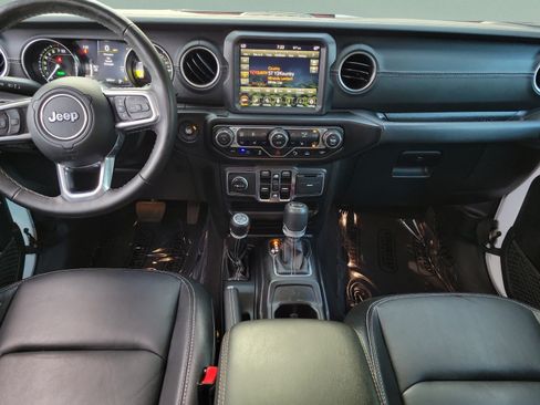 Used 2021 Jeep Wrangler Unlimited Sahara w/ Cold Weather Group AWD/4WD image 9
