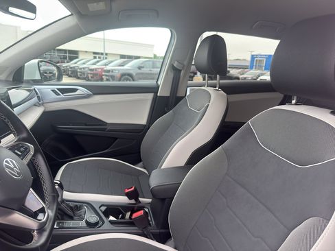 Used 2025 Volkswagen Taos SE AWD/4WD image 27