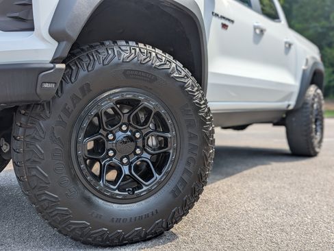 Used 2024 Chevrolet Colorado ZR2 w/ ZR2 Bison Edition AWD/4WD image 36