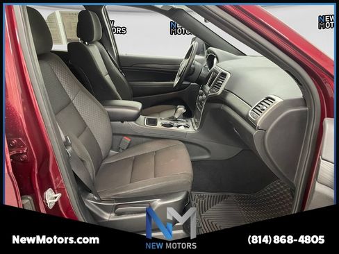 Used 2020 Jeep Grand Cherokee Laredo w/ Security & Convenience Group AWD/4WD image 13