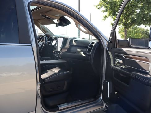 Used 2022 RAM 3500 Laramie AWD/4WD image 32