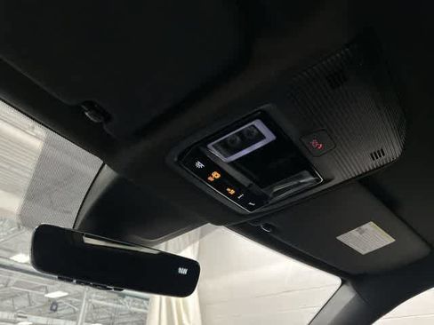Used 2024 Volkswagen Atlas Cross Sport SE FWD image 21