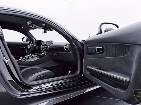 Used 2018 Mercedes-Benz AMG GT R image 40