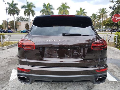 Used 2016 Porsche Cayenne image 8