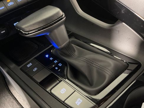 Certified 2025 Hyundai Elantra SEL FWD image 24