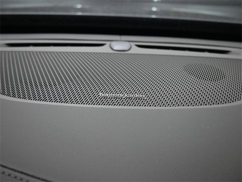 New 2026 Volvo XC90 B6 Plus w/ Protection Package Premier image 31