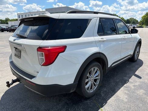 Used 2020 Ford Explorer XLT w/ Equipment Group 202A AWD/4WD image 3