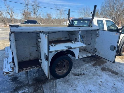 Used 2011 Ford F550 4x4 SuperCab Super Duty w/ Payload Upgrade Pkg image 10